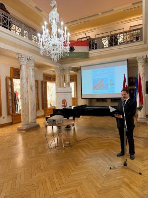 Tálas Áron koncert nagyköveti beszéd közelről