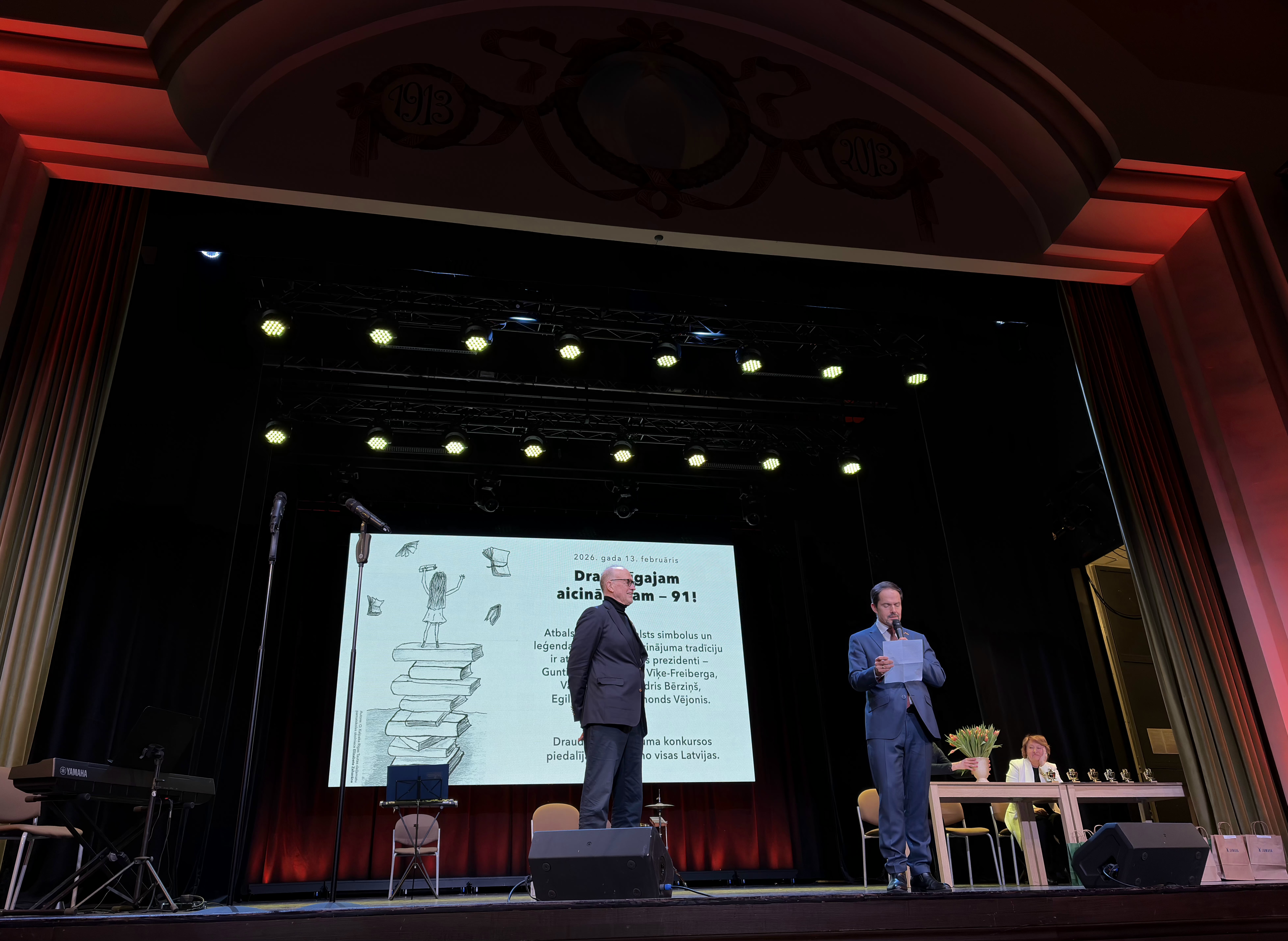 Részvétel iskoláknak szóló könyvadományozásban